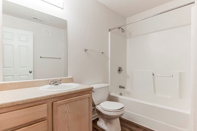 One Bedroom - 1 Bed / 1 Bath - 886 Sq.Ft. - The Overlook