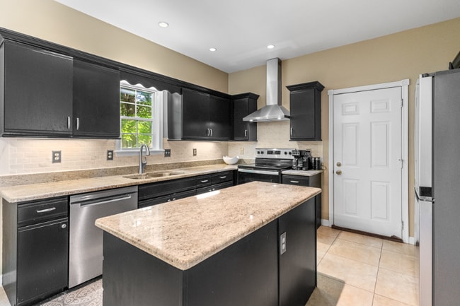 Building Photo - 46 Hingham Ln