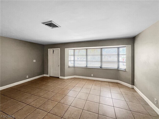 Building Photo - 7300 Barragan Rd