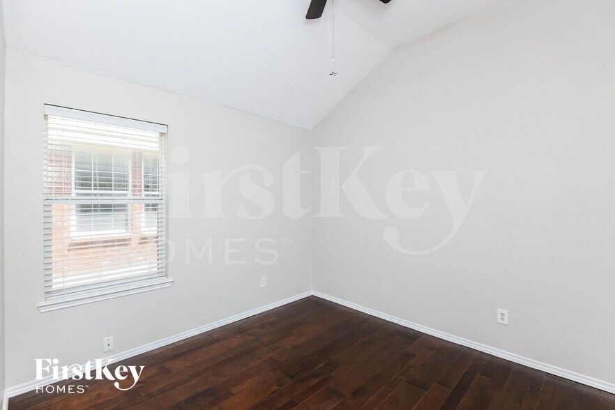 Building Photo - 6109 Paddlefish Dr