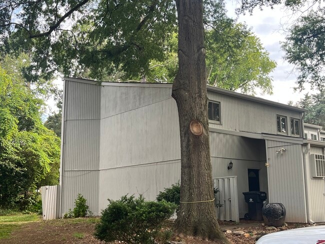 Building Photo - 7920 Horse Chestnut Ln