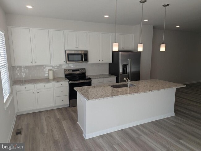 Building Photo - 212 Swan Fld Ave