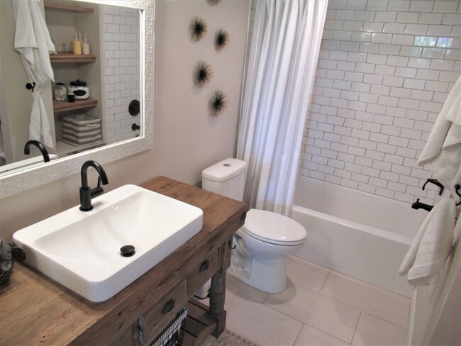 Building Photo - FURNISHED 2/2 GOLF COURSE  6 MONTH RENTAL APR. 29 - OCT. 31, 2026