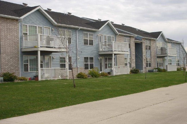 Building Photo - Charleswood Townhomes