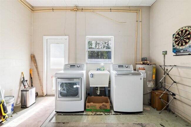 Building Photo - 304 N Matanzas Ave