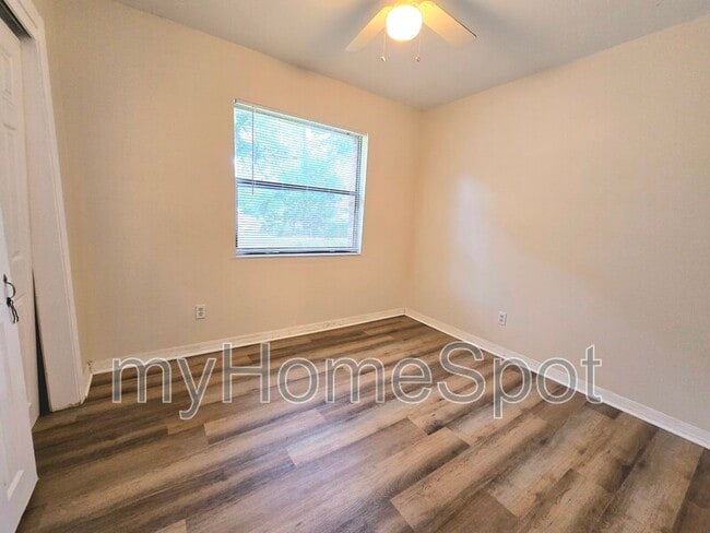Building Photo - 909 Springbrook Ave