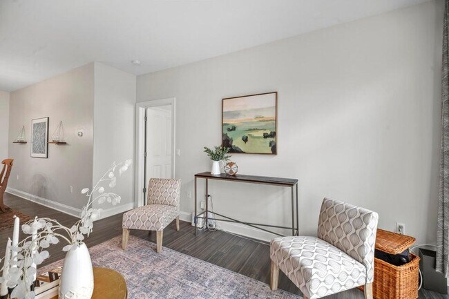 Building Photo - 1905 N Water St