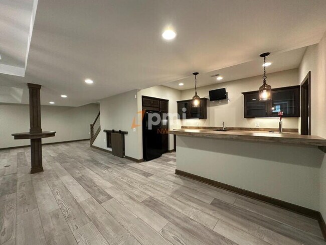 Building Photo - 2105 Hendon Way