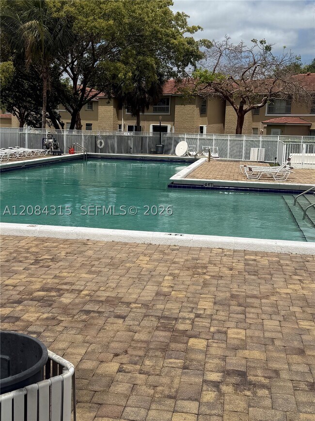 Building Photo - 10228 Twin Lakes Dr