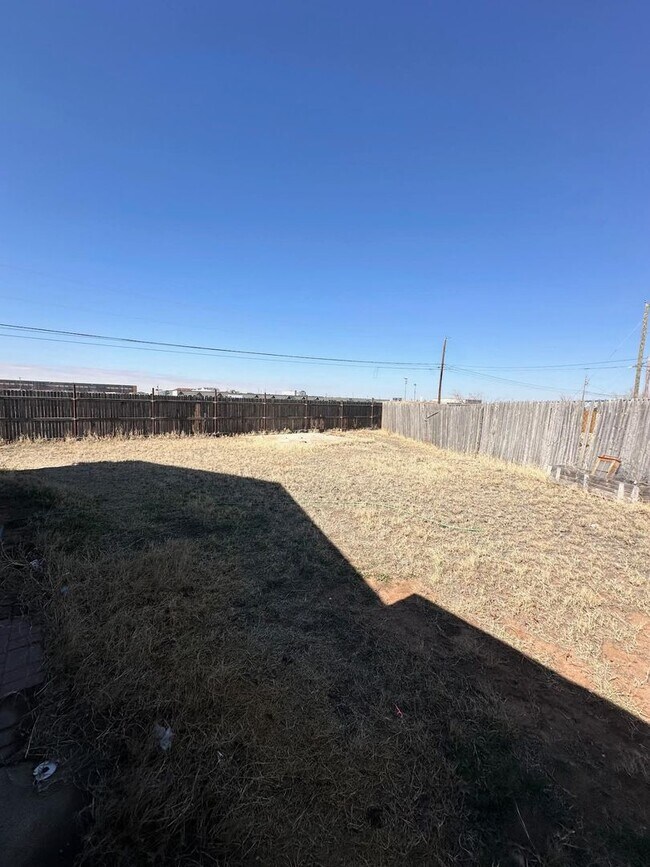 Building Photo - 2 Bedroom 1 Bathroom House For Rent!