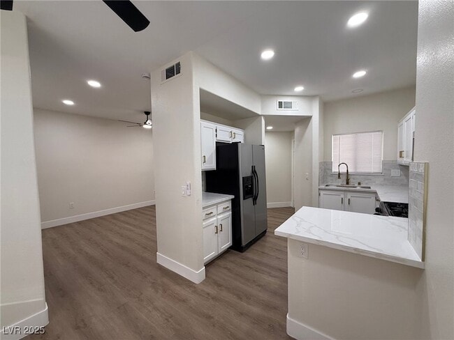 Building Photo - 2117 Echo Bay