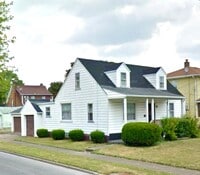 Building Photo - 902 E Boston Ave