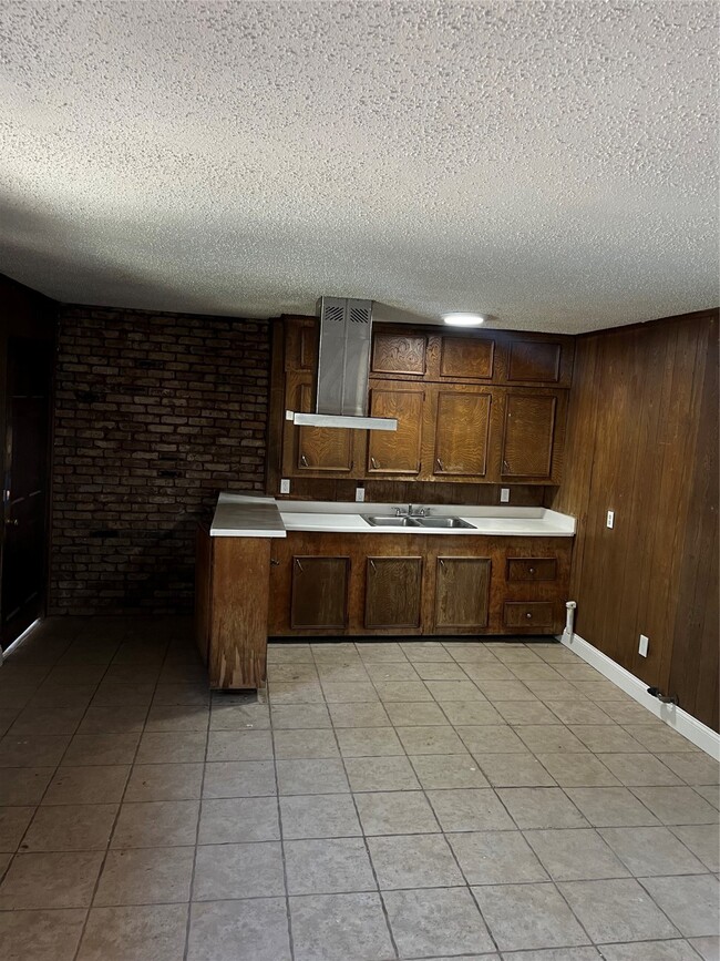 Building Photo - 5526 Stonewall St