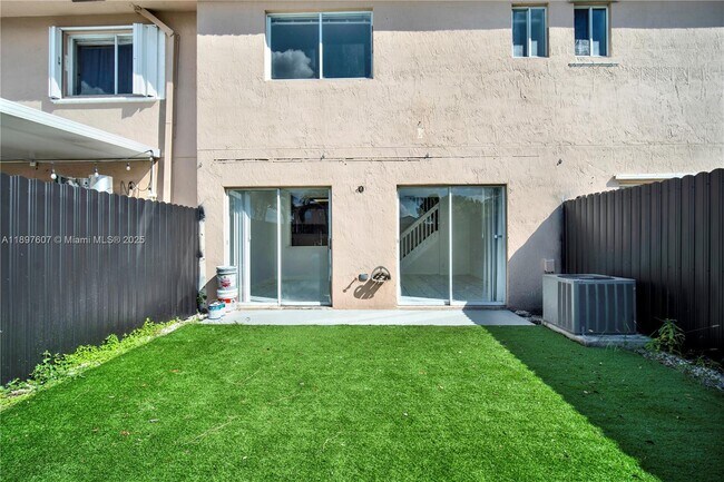 Building Photo - 17380 SW 140th Ct