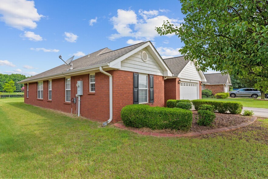Building Photo - 409 Summer Cove Cir NW