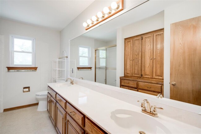 Building Photo - 109 Vinca Dr