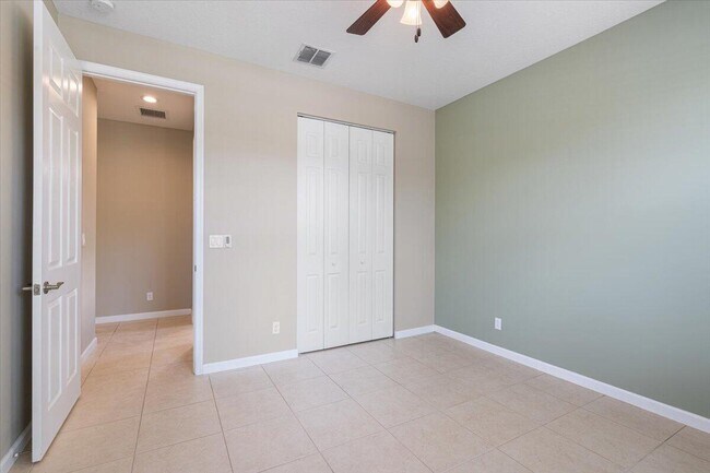 Building Photo - 12054 SW Bennington Cir