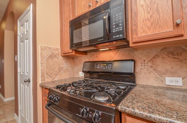 Building Photo - 7114 Cornflower Ln