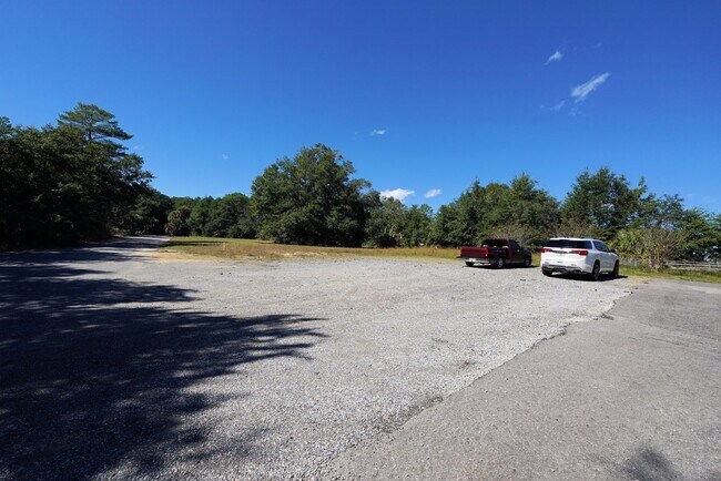 Building Photo - 116 Country Club Dr