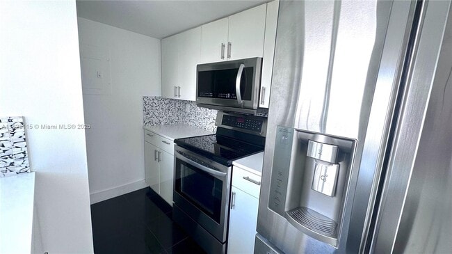 Building Photo - 5900 Collins Ave
