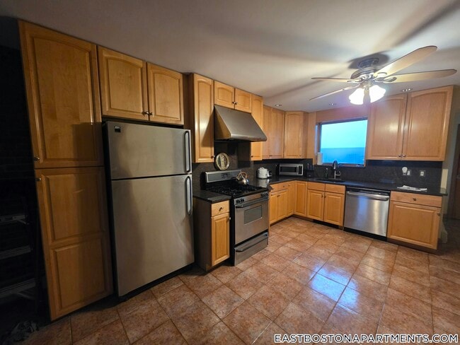 Building Photo - 186 Webster St