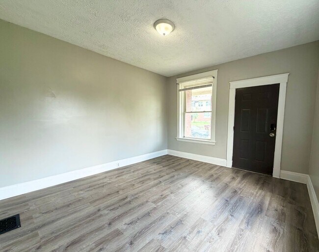 Building Photo - 3055 Mathers St