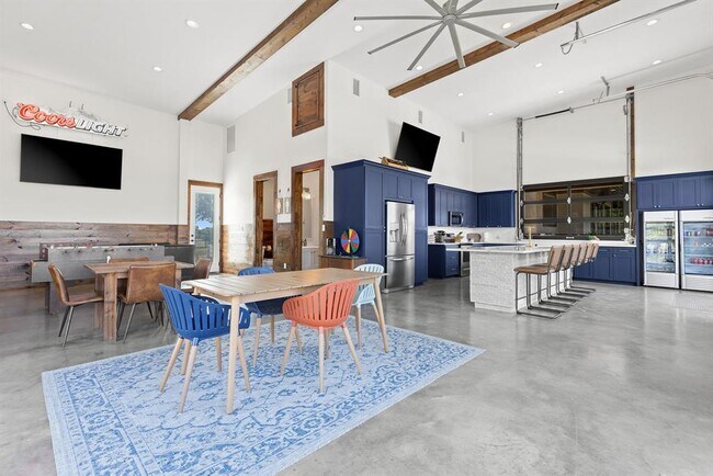 Building Photo - 1124 County Rd 301