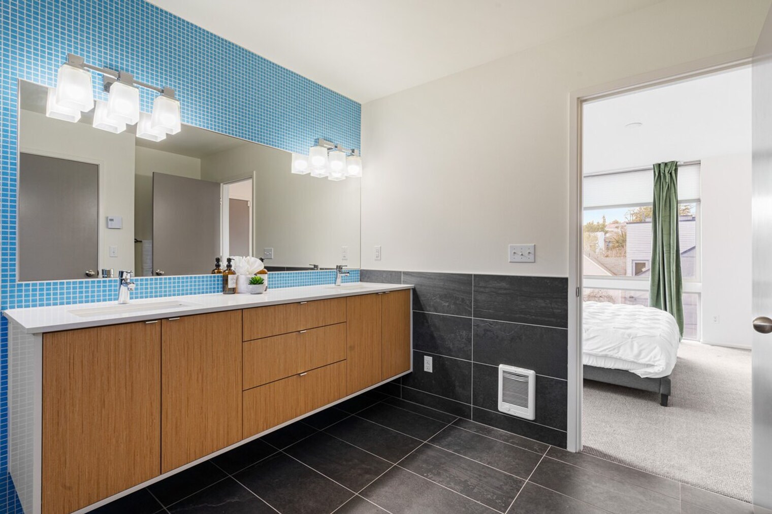 Building Photo - 2214 E Terrace St