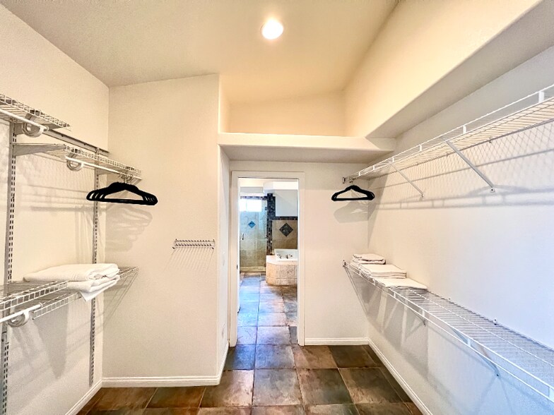 Building Photo - 64977 Ray Ct