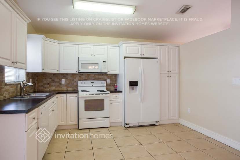 Building Photo - 7300 W 34th Ct