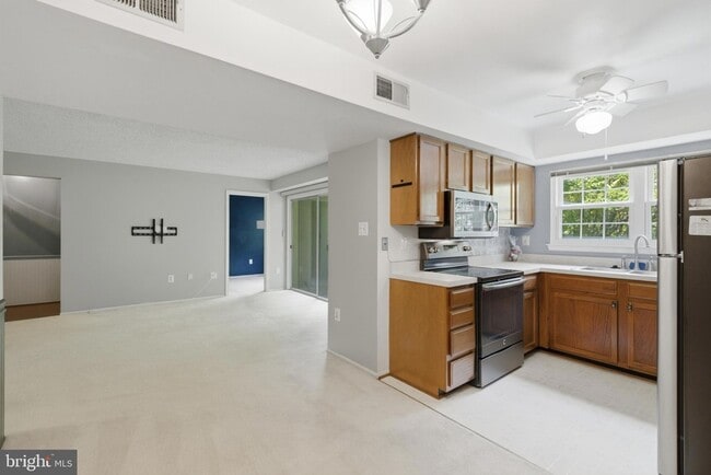 Building Photo - 7761 Inversham Dr