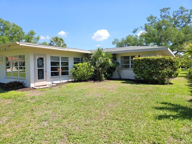 Building Photo - Venice Island – North of Venice Ave - Annual Single Family Home– Minutes from Venice Beach, Mains...