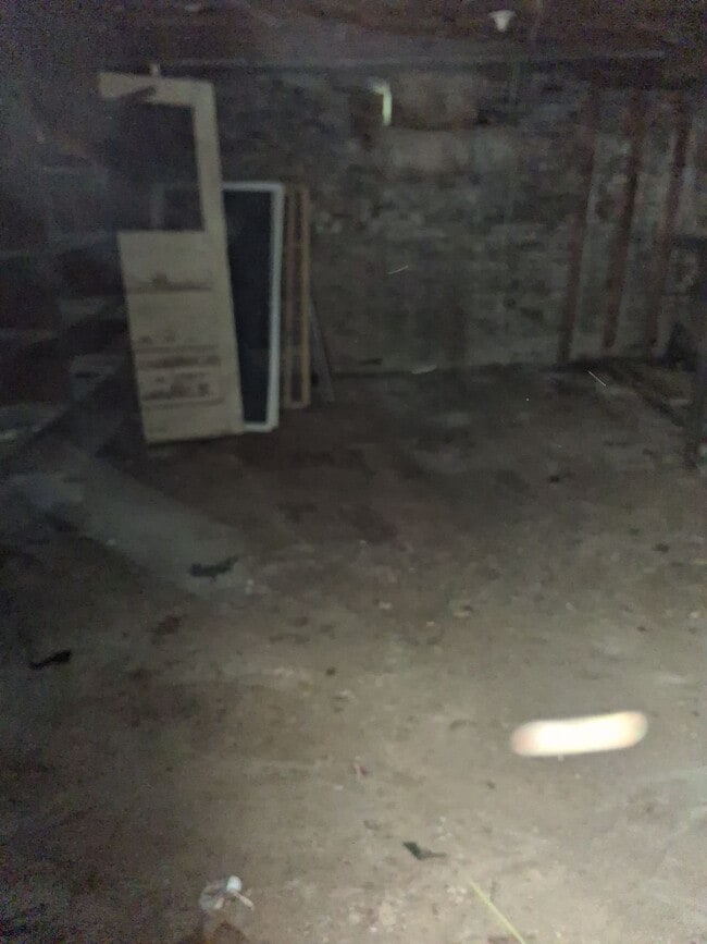 Building Photo - 512 Fairholm Ave