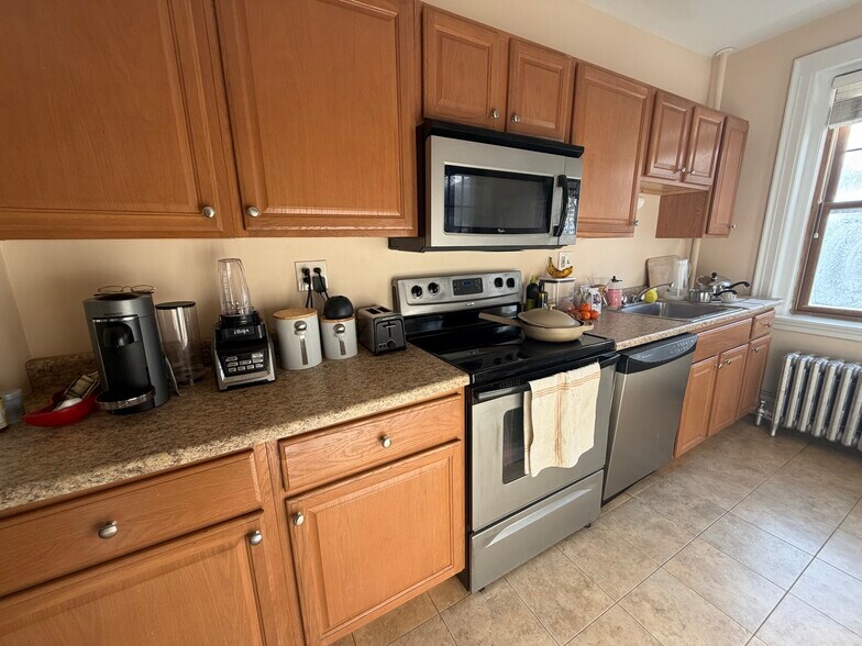 Building Photo - 48 Strathmore Rd