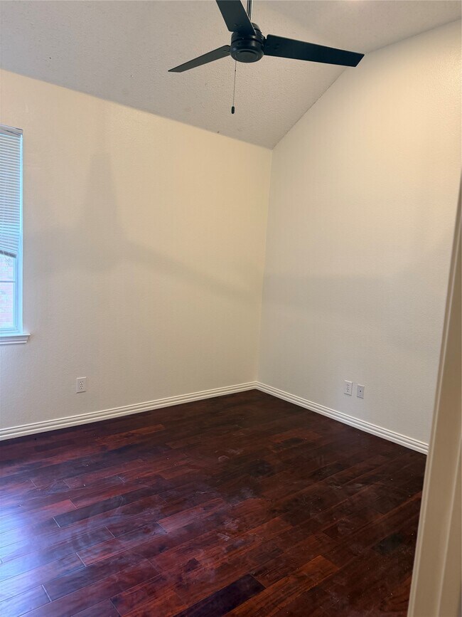 Building Photo - 2220 Sky Harbor Dr