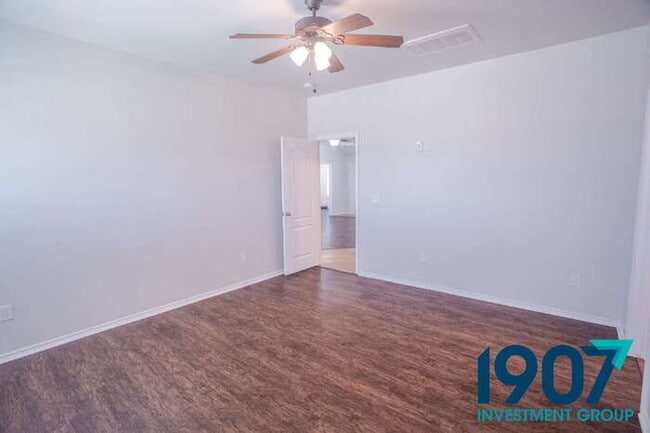 Building Photo - Sacious 4-Bedroom Home with Open Layout!