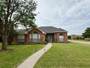 Building Photo - 1658 Glenmore Dr