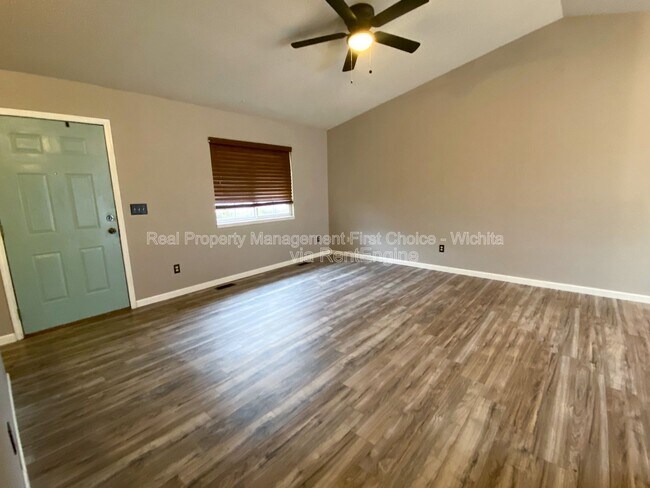 Building Photo - 10802 W Carr Ave