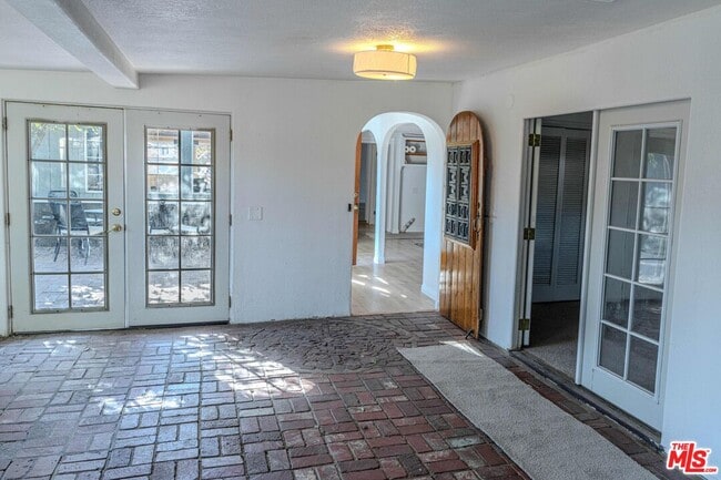 Building Photo - 18643 Strathern St
