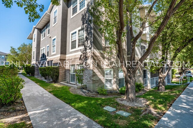 Building Photo - 331 Belmont Pl