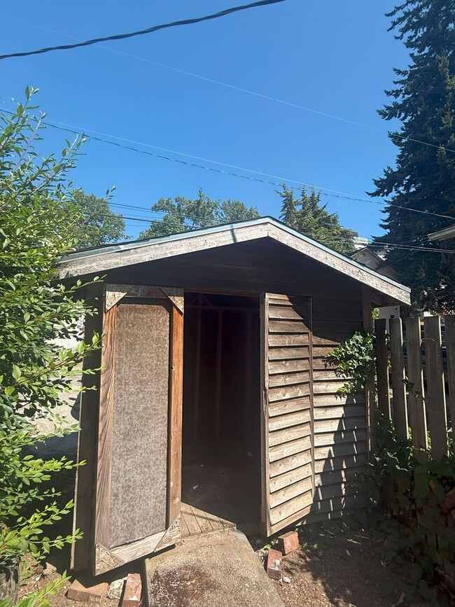 Building Photo - Spacious 5-Bedroom Home near WWU!