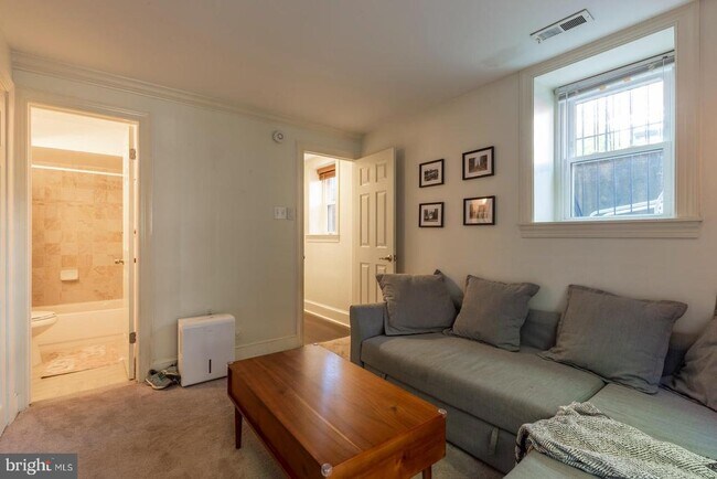 Building Photo - 1631 Green St