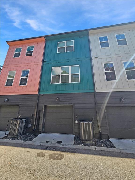 Building Photo - 169 Color Cir
