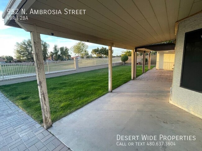 Building Photo - Beautiful 4 Bedroom, 2 Bath on the Golf Co...