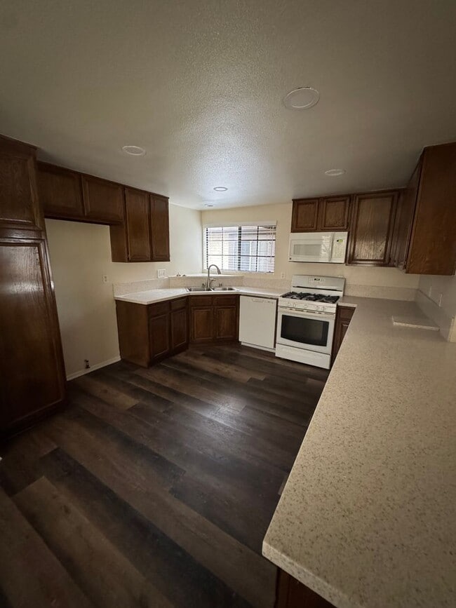 Building Photo - A Cozy Classic With Backyard Charm in Newbury Park