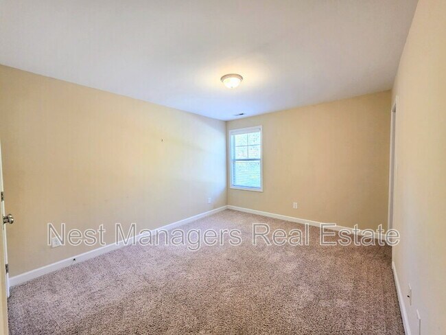 Building Photo - 389 Roanoke Dr