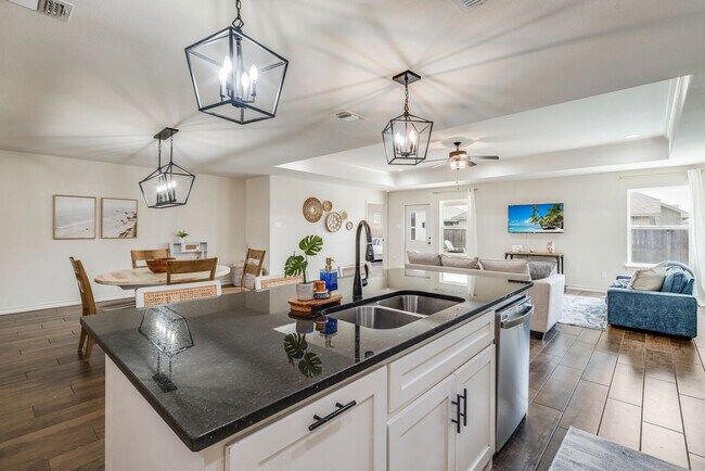 Building Photo - 3230 Creek Side Dr