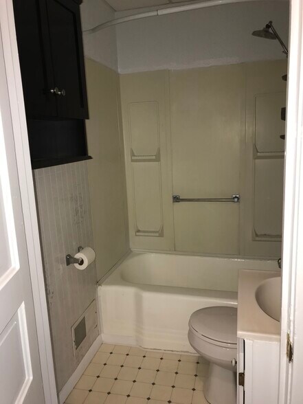 Building Photo - 529 N 4th St