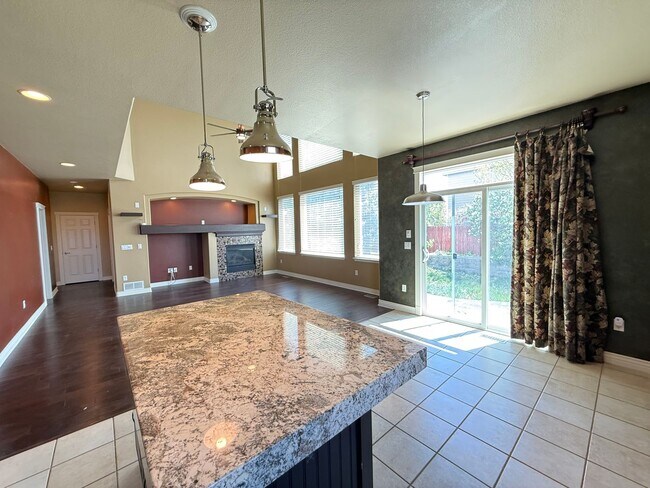 Building Photo - Your Colorado Oasis Awaits! 4 Bed, 3.5 Bath Home with Modern Amenities next to open space