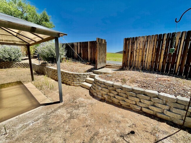 Building Photo - Adorable 3-BR Home in Red Cliffs Area